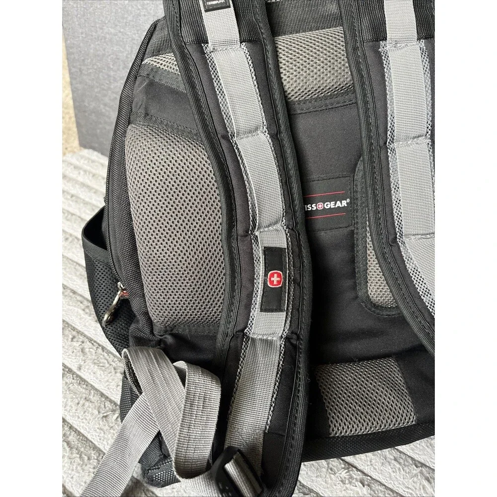 Wenger SWISS GEAR Synergy Pro 16 inch Laptop Backpack Black & Gray Shock Absorb